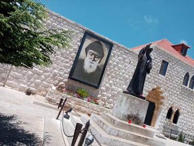 أعجوبة جديدة لطبيب السماء..."تفاجأ الطبيب الجرّاح بإختفاء كل الأورام التي كانت ظاهرة في الصورة !"