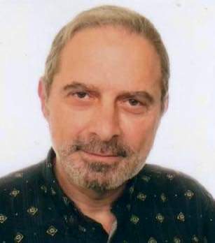 "الفنان الخلوق والنجم المبدع في الزمن الجميل غادرنا بهدوء وسكينة"