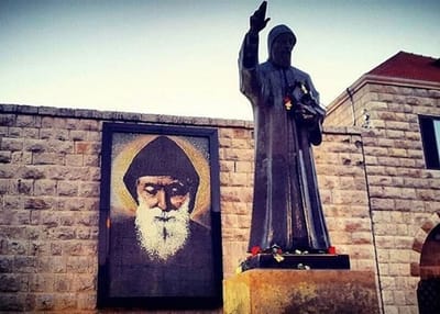 أعجوبة جديدة لطبيب السماء... ظهر القدّيس شربل عليها وقال لها: عم تشربي زيت من عندي وبعدك خايفي ؟