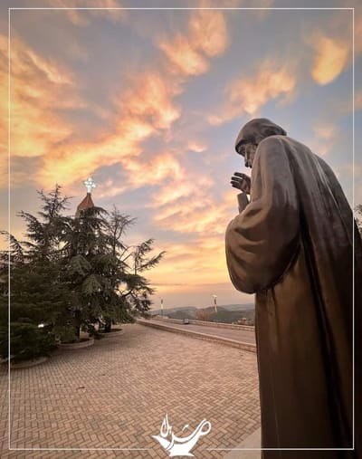 أعجوبة جديدة سُجّلت الآن : مار شربل يشفي شربل - - "صورة مار شربل تحت رأسه مقسومة إلى قسمين" وإليكم ما حصل وكيف شُفِيَ شربل