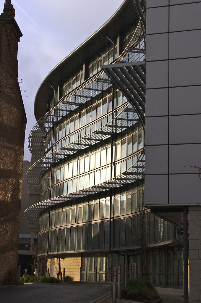 Lazy 'S' Façade