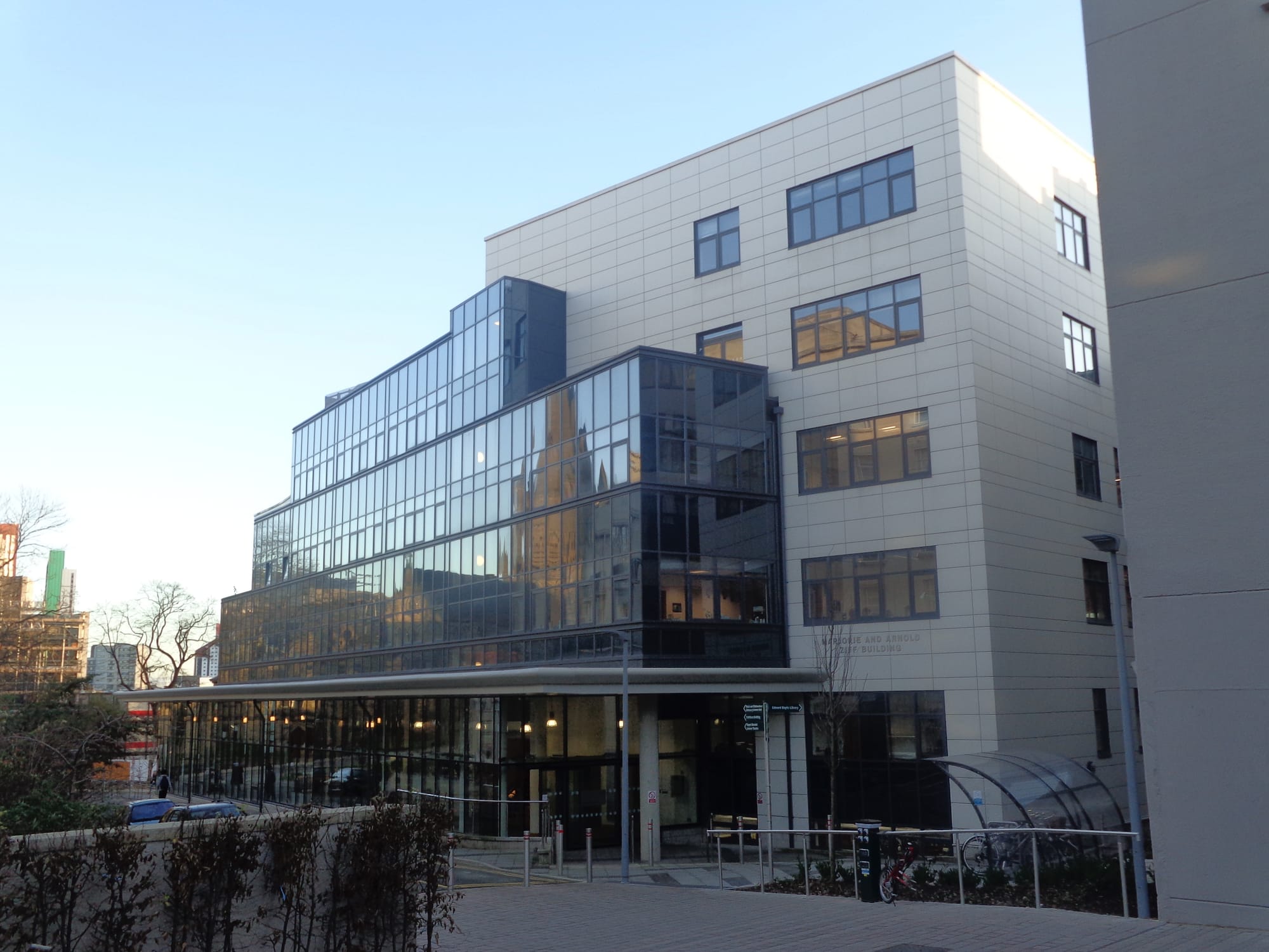Sloping ground floor façade