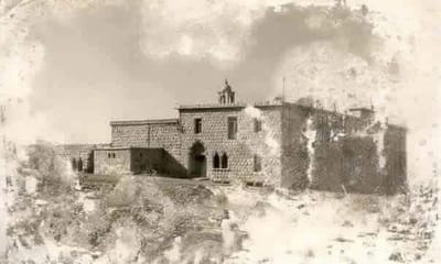 إليكم صور قديمة نادرة جدًّا لدير مار مارون عنّايا والمحبسة