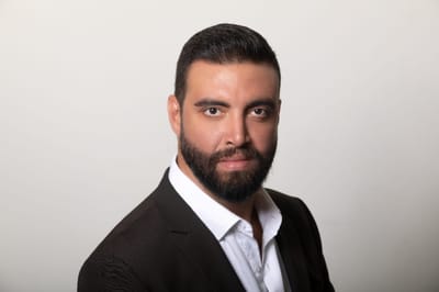 إهداء خاص من الفنَّان رواد خليل والموسيقي مايك غنيمة الى روح الكبير وديع الصَّافي! - جويل عرموني