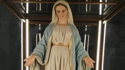 علّمينا المحبَّةَ يا مريم