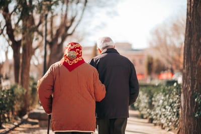 أكرم أباك و أمّك...