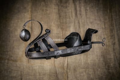 الحذاء الحديدي