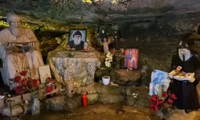 مغارة القديس شربل التي صلا فيها عندما دخل اول سنة ترهب بدير سيدة ميفوق