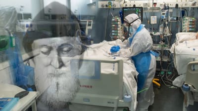 رشح الوعاء زيتاً من مار شربل فسحبت الزيت بواسطة إبرة "سيرنك" وسقت أمها فشفيت من كورونا