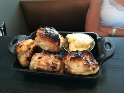 بسكويتاً محروقاً