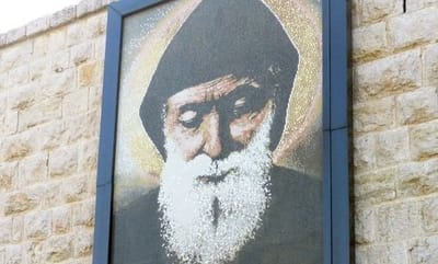 إليكم الصورة الحقيقيّة للقدّيس شربل التي ظهر بها بطريقة عجائبيّة!