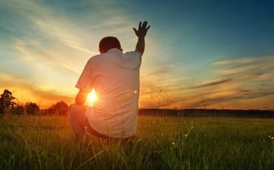 وأَخْضَعَ كُلَّ شَيءٍ تَحْتَ قَدَمَيْه، وجَعَلَهُ فَوْقَ كُلِّ شَيء، رَأْسًا لِلكَنِيسَة