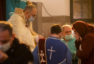 ﻟﻴﺴﺖ ﻣَﻌﺮﺽَ ﻗﺪﻳﺴﻴﻦ !