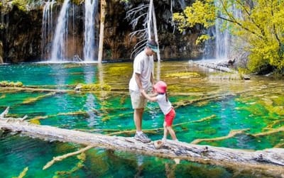 أمسك بيد من تحب