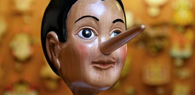 الكذبة بتجرّ كذبة