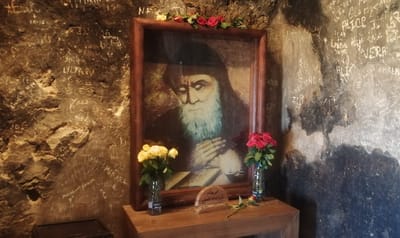 بمناسبة عيد مار شربل.. ترتيلة جديدة بعنوان "يا قدّيس العجايب" - الأب جان عقيقي