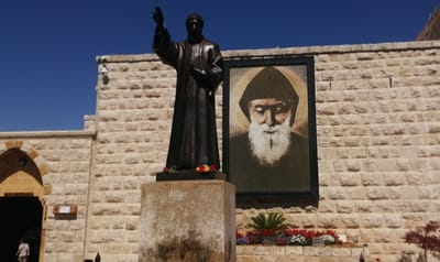 الأطباء في حيرة من أمرهم والفحوصات أعيدت مرتين.. لكن ألا تعلمون أنّ مار شربل طبيب السماء ليس عنده مستحيل؟