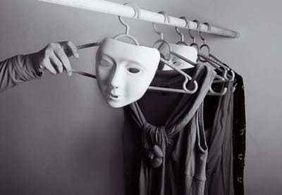 سقط القناع..!