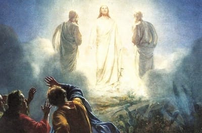 «وصَعِدَ بِهِم وَحْدَهُم إِلى جَبَلٍ عالٍ عَلى ٱنْفِرَاد، وتَجَلَّى أَمَامَهُم»