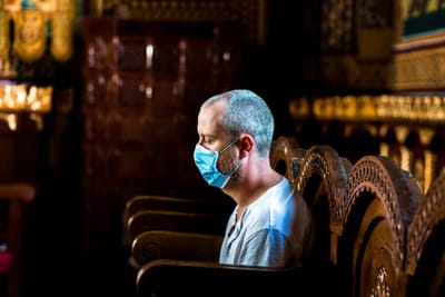 «أَمَا كَانَ يَنْبَغي أَنْ تُحَلَّ مِنْ هذا الرِّبَاطِ في يَوْمِ السَّبْت؟»