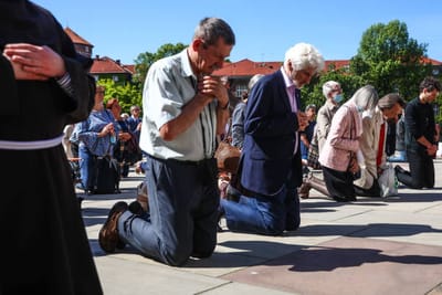 مع آلامك يا يسوع