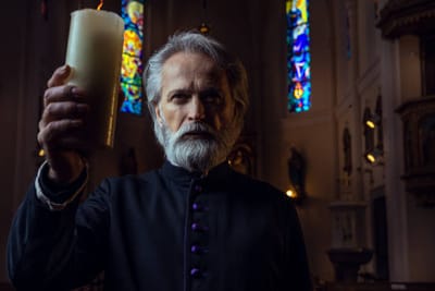 "مَرْتا، مَرْتا، إِنَّكِ تَهْتَمِّينَ بِأُمُورٍ كَثِيرَة...إِنَّمَا ٱلمَطْلُوبُ وَاحِد"