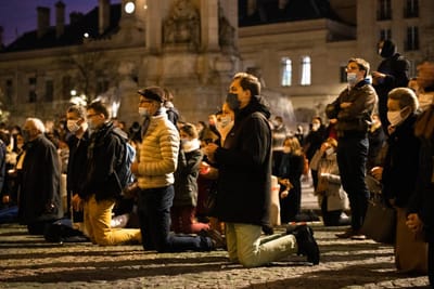 "فَمَدَحَ السَّيِّدُ الوَكِيلَ الخَائِن، لأَنَّهُ تَصَرَّفَ بِحِكْمَة..."