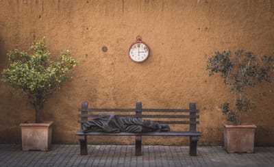 «أَمَا ٱخْتَارَ اللهُ الفُقَراءَ في نَظَرِ العَالَم لِيَجْعَلَهُم أَغْنِياءَ بالإِيْمَان»