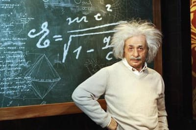 أومن بإله سبينوزا !!