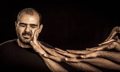 أدِر له الأيمن!