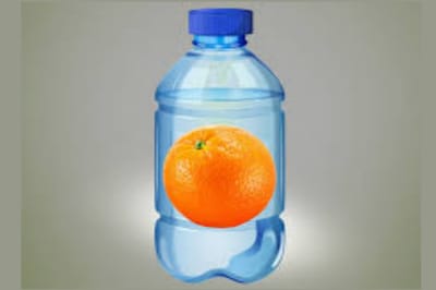 البرتقالة أكبر من الزجاجة