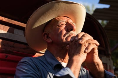 «أَلَيْسَ هذَا ٱبْنَ النَّجَّار؟»