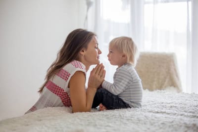 «إِذًا فَمَنْ يَتَزَوَّجُ خِطِّيبَتَهُ فَحَسَنًا يَفْعَل، ومَنْ لا يَتَزَوَّجُهَا فأَفْضَلَ يَفْعَل»