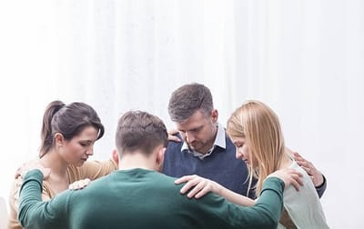 «مَا أَجْمَلَ أَقْدَامَ المُبَشِّرِينَ بِالخَيْر!»