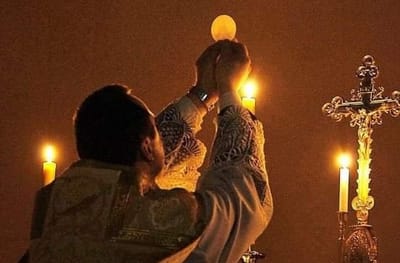 في الذبيحة الإلهيّة أسجد للرب إلهك