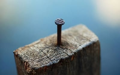 المسمار الكبير