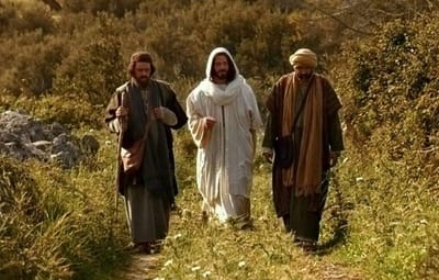 مين بيرافقك بالطريق!