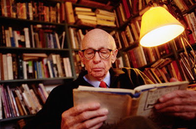 دبوسّ إبرة أم لسعة عقرب؟