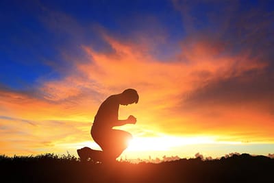 «ولِئَلاَّ أَتَشَامَخَ لِسُمُوِّ الإِيْحَاءَات، أُعْطِيتُ شَوْكَةً في جَسَدِي»