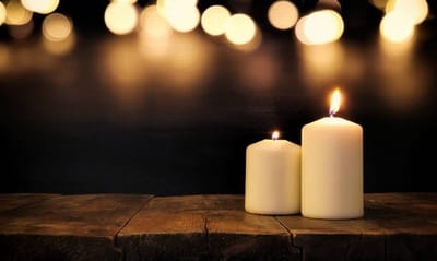 «فَتَرَكا حَالاً ٱلسَّفِينَةَ وأَبَاهُمَا، وتَبِعَاه»