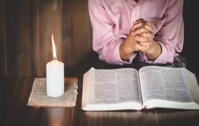 "لأَنَّهُم كَانُوا مَنْهُوكِيْن، مَطْرُوحِينَ مِثْلَ خِرَافٍ لا رَاعِيَ..."