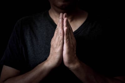 «وكَانَ هُنَاكَ رَجُلٌ مَرِيضٌ مُنْذُ ثَمَانٍ وثَلاثِينَ سَنَة»