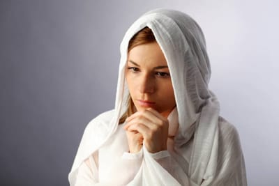 "اذْهَبْ أَوَّلاً وصَالِحْ أَخَاك، وحينَئِذٍ عُدْ وقَدِّمْ قُرْبَانَكَ..."