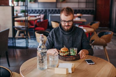 العطاء بحبّ