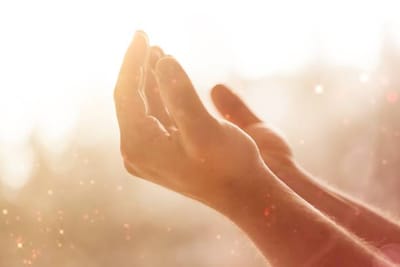 «بِيعُوا مَا تَمْلِكُون!»