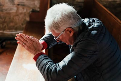 "فَمَنْ يَرْفَعْ نَفْسَهُ يُوَاضَع، ومَنْ يُوَاضِعْ نَفْسَهُ يُرْفَع..."