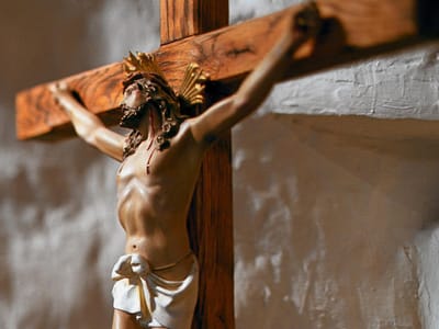 «أَمَّا يَسُوع، فَلَمَّا جَاؤُوا إِلَيْهِ ورَأَوا أَنَّهُ قَدْ مَات، لَمْ يَكْسِرُوا سَاقَيْه»