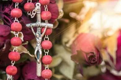 هل المسبحة الورديّة تكرار مُملّ؟