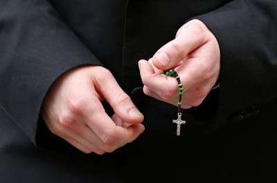 Praying the Holy Rosary