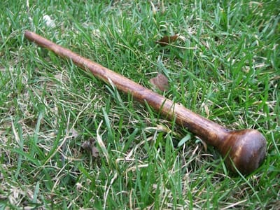 "قَصَبَةً مَرْضُوضَةً لَنْ يَكْسِر، وفَتِيلَةً مُدَخِّنَةً لَنْ يُطْفِئ..."